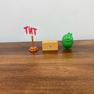 Rovio Angry Birds 2016 Lot Of 3 Action Figures Pig,TNT Sign, and TNT Crate